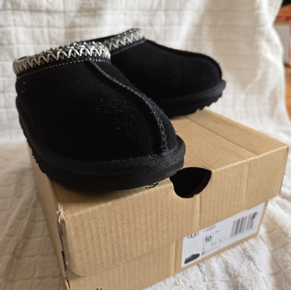 T Tasman II UGG toddler girl shoes. Size 10 toddler. - Picture 7 of 11